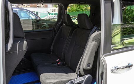 Toyota Voxy III, 2017 год, 2 250 000 рублей, 7 фотография