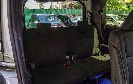 Toyota Voxy III, 2017 год, 2 250 000 рублей, 12 фотография