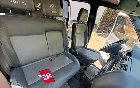 Toyota HiAce, 2002 год, 999 000 рублей, 16 фотография