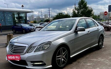 Mercedes-Benz E-Класс, 2012 год, 1 750 000 рублей, 3 фотография