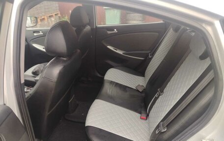 Hyundai Solaris II рестайлинг, 2012 год, 645 000 рублей, 8 фотография