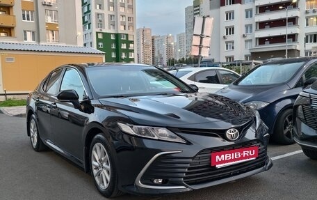 Toyota Camry, 2021 год, 2 350 000 рублей, 2 фотография