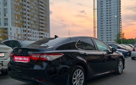 Toyota Camry, 2021 год, 2 350 000 рублей, 4 фотография