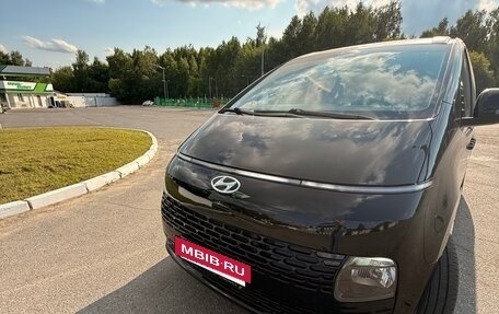 Hyundai Staria, 2022 год, 3 970 000 рублей, 2 фотография
