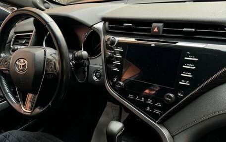 Toyota Camry, 2018 год, 2 650 000 рублей, 4 фотография