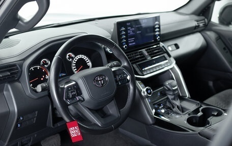 Toyota Land Cruiser, 2022 год, 8 990 000 рублей, 9 фотография