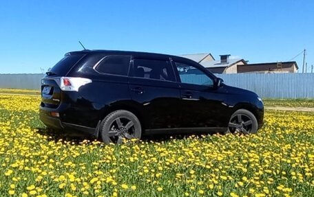 Mitsubishi Outlander III рестайлинг 3, 2013 год, 1 350 000 рублей, 3 фотография