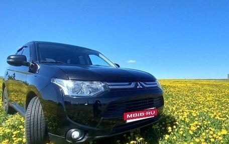 Mitsubishi Outlander III рестайлинг 3, 2013 год, 1 350 000 рублей, 2 фотография