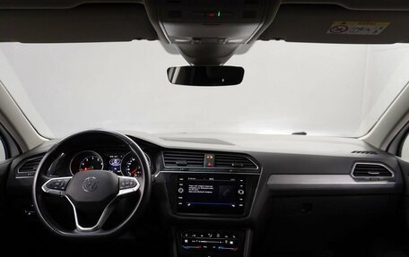 Volkswagen Tiguan II, 2021 год, 2 450 000 рублей, 10 фотография