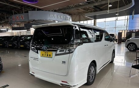 Toyota Vellfire II, 2021 год, 6 450 020 рублей, 4 фотография