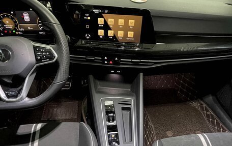 Volkswagen Golf VIII, 2022 год, 1 835 000 рублей, 16 фотография