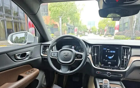 Volvo S60 III, 2022 год, 2 235 000 рублей, 2 фотография