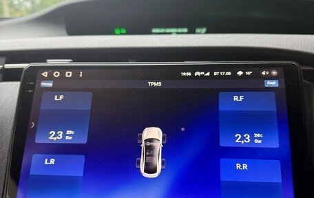 Toyota Prius, 2012 год, 1 049 000 рублей, 4 фотография