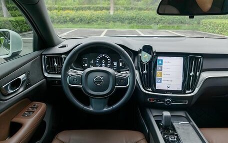 Volvo S60 III, 2022 год, 2 500 000 рублей, 8 фотография