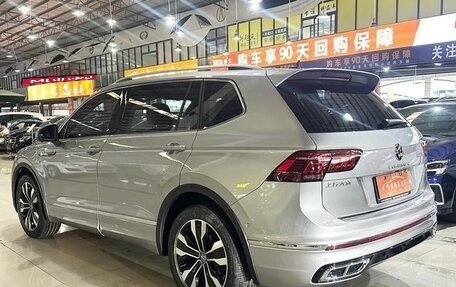 Volkswagen Tiguan II, 2022 год, 3 500 000 рублей, 3 фотография