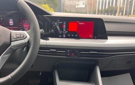 Volkswagen Golf VIII, 2022 год, 1 718 000 рублей, 13 фотография
