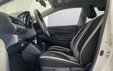 Toyota Yaris XP150 рестайлинг, 2022 год, 1 213 000 рублей, 6 фотография