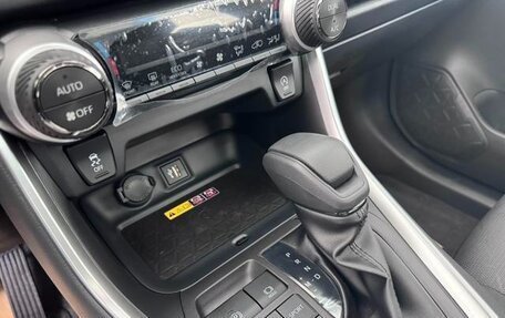 Toyota RAV4, 2024 год, 2 990 000 рублей, 7 фотография