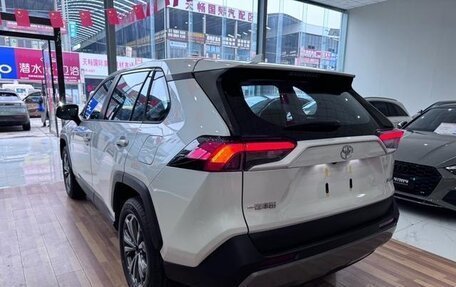 Toyota RAV4, 2024 год, 2 990 000 рублей, 6 фотография