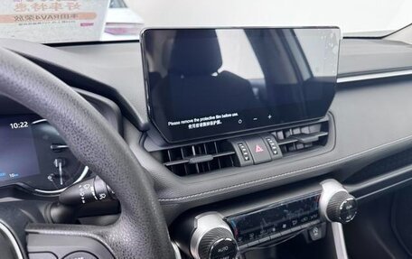 Toyota RAV4, 2024 год, 2 990 000 рублей, 14 фотография