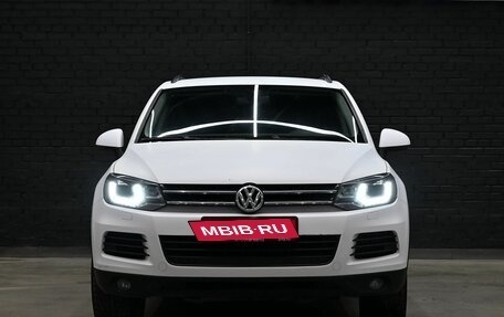 Volkswagen Touareg III, 2011 год, 1 925 000 рублей, 2 фотография