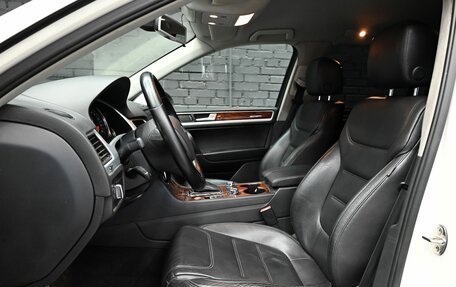 Volkswagen Touareg III, 2011 год, 1 925 000 рублей, 10 фотография