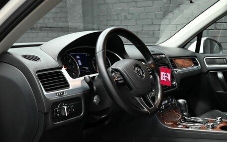 Volkswagen Touareg III, 2011 год, 1 925 000 рублей, 15 фотография