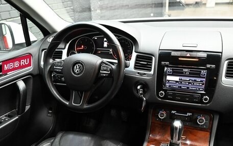 Volkswagen Touareg III, 2011 год, 1 925 000 рублей, 12 фотография