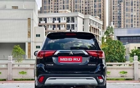 Mitsubishi Outlander III рестайлинг 3, 2022 год, 1 600 000 рублей, 5 фотография