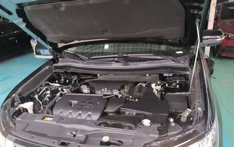 Mitsubishi Outlander III рестайлинг 3, 2022 год, 1 600 000 рублей, 9 фотография