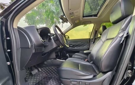 Mitsubishi Outlander III рестайлинг 3, 2022 год, 1 600 000 рублей, 15 фотография