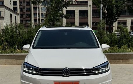 Volkswagen Touran III, 2018 год, 2 190 099 рублей, 2 фотография