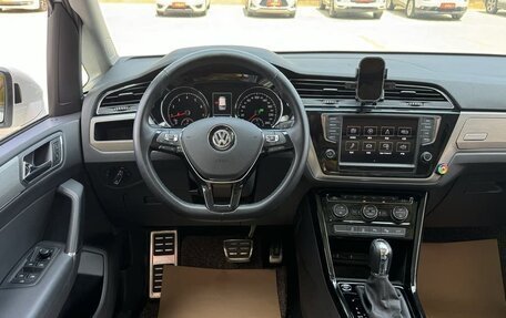 Volkswagen Touran III, 2018 год, 2 190 099 рублей, 6 фотография