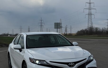 Toyota Camry, 2021 год, 2 750 000 рублей, 2 фотография