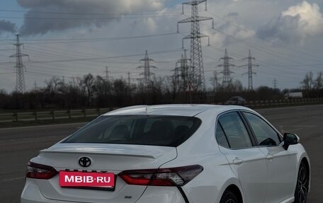 Toyota Camry, 2021 год, 2 750 000 рублей, 6 фотография