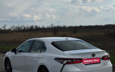 Toyota Camry, 2021 год, 2 750 000 рублей, 4 фотография