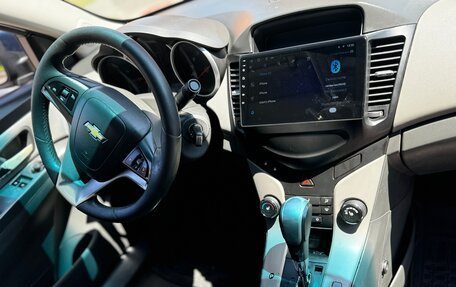 Chevrolet Cruze II, 2010 год, 670 000 рублей, 8 фотография