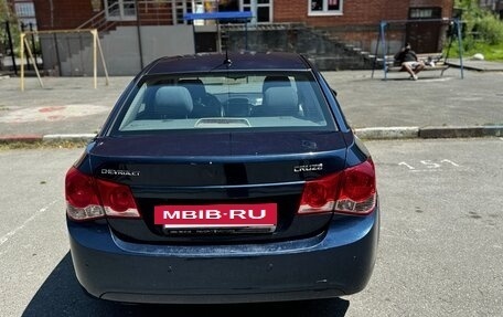 Chevrolet Cruze II, 2010 год, 670 000 рублей, 4 фотография