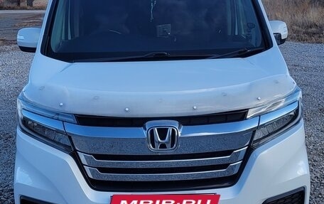Honda Stepwgn IV, 2017 год, 2 400 000 рублей, 3 фотография