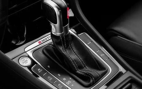 Volkswagen Golf R VII, 2017 год, 4 190 099 рублей, 14 фотография