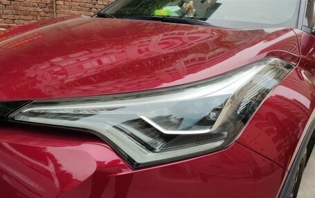 Toyota C-HR I рестайлинг, 2022 год, 1 600 000 рублей, 4 фотография