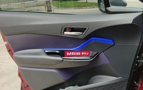 Toyota C-HR I рестайлинг, 2022 год, 1 600 000 рублей, 6 фотография