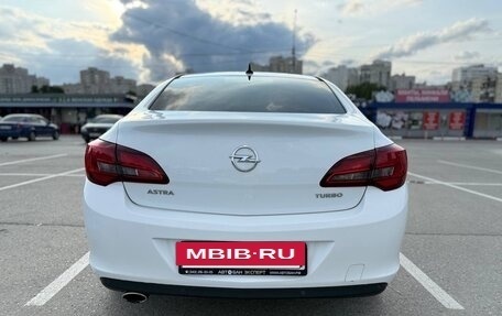 Opel Astra J, 2013 год, 810 000 рублей, 10 фотография