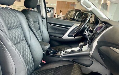 Mitsubishi Pajero Sport III рестайлинг, 2018 год, 2 459 000 рублей, 14 фотография