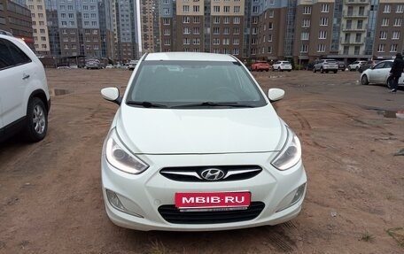 Hyundai Solaris II рестайлинг, 2013 год, 770 000 рублей, 1 фотография