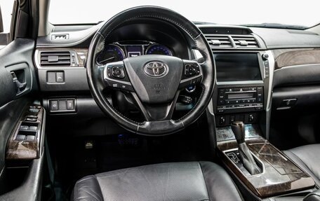 Toyota Camry, 2017 год, 2 098 000 рублей, 14 фотография