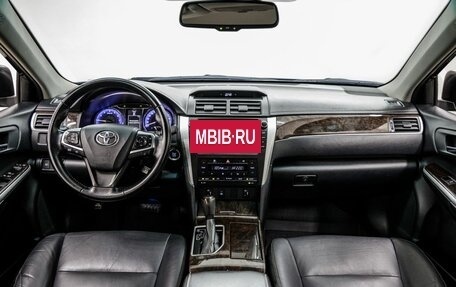 Toyota Camry, 2017 год, 2 098 000 рублей, 13 фотография