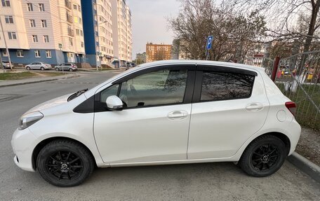 Toyota Vitz, 2013 год, 800 000 рублей, 2 фотография