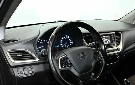 Hyundai Solaris II рестайлинг, 2017 год, 1 050 000 рублей, 13 фотография