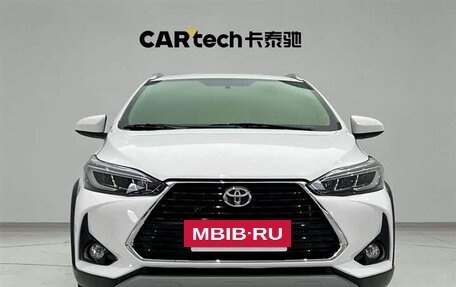 Toyota Yaris, 2022 год, 1 430 000 рублей, 2 фотография